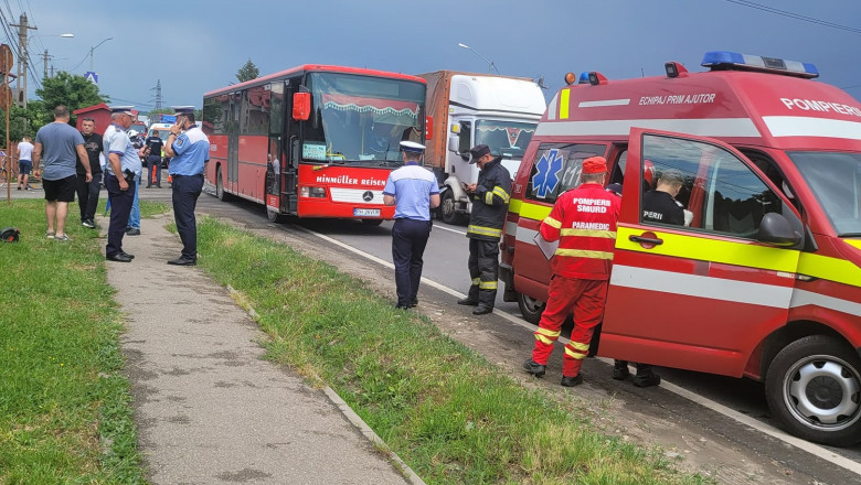 Un autobuz cu 11 pasageri a fost implicat într-un accident în apropiere de Ploieşti.