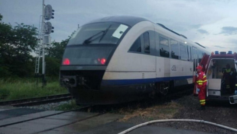 Un tren oprit între Pitești și Pârvu după un incendiu la motor, pe 30 mai 2023.