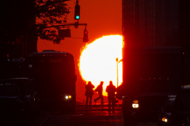 Manhattanhenge răsărit de Soare la New York