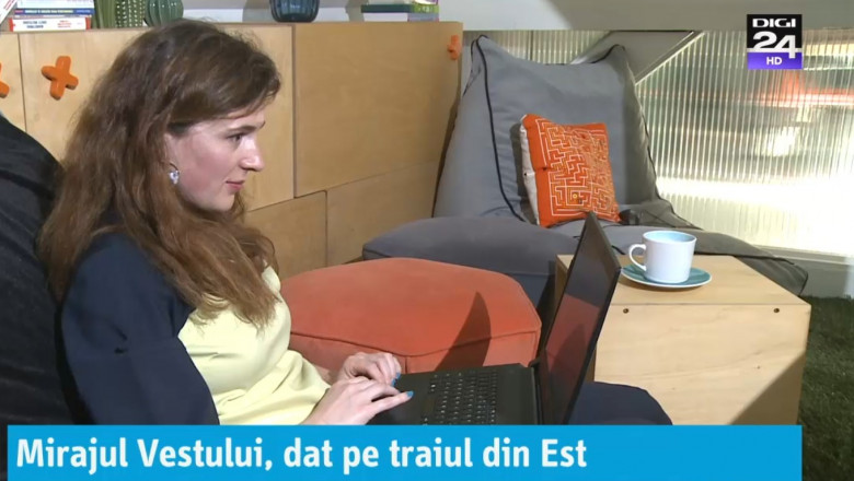 femeie lucreaza pe laptop
