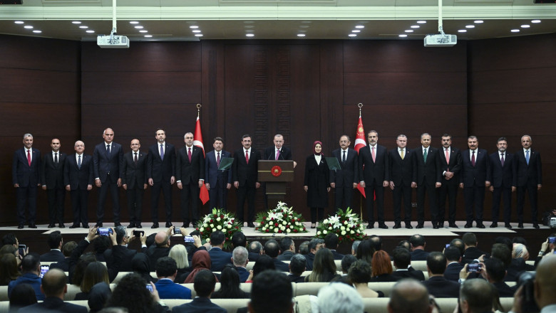 recep erdogan face fotografie alaturi de noul guvern