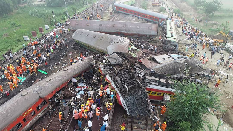 locul accidentului de tren din india