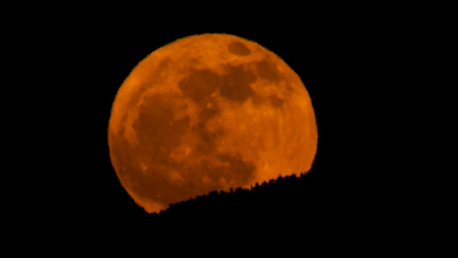 The full red Strawberry moon rises from east of the San Gabriel mountains CA/USA, Saturday June 3. 2023. According to NASA, the moon will reach its full brightness on Saturday night just before midnight but keep your eyes on the skies all weekend as the