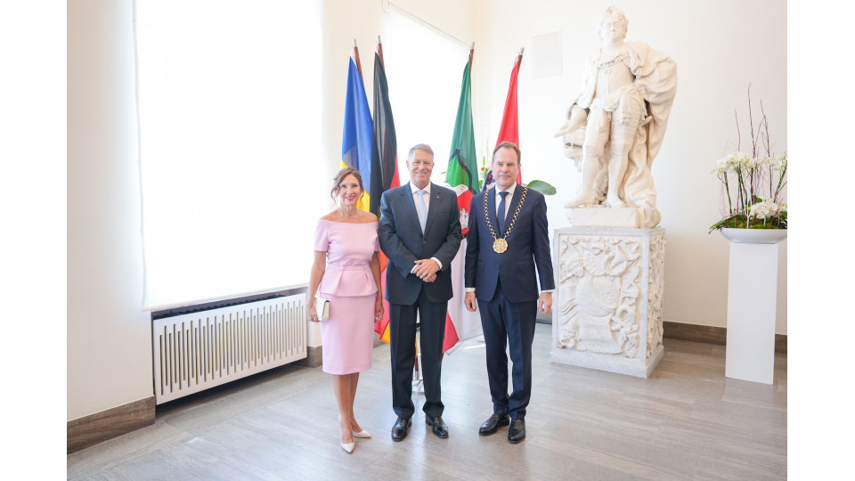 Cum explică Administrația Prezidențială bijuteriile de 12.000 de euro purtate de Carmen Iohannis în Germania