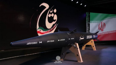 Racheta hipersonică Fattah este prezentată în cadrul unui eveniment din Iran pe 6 iunie 2023.