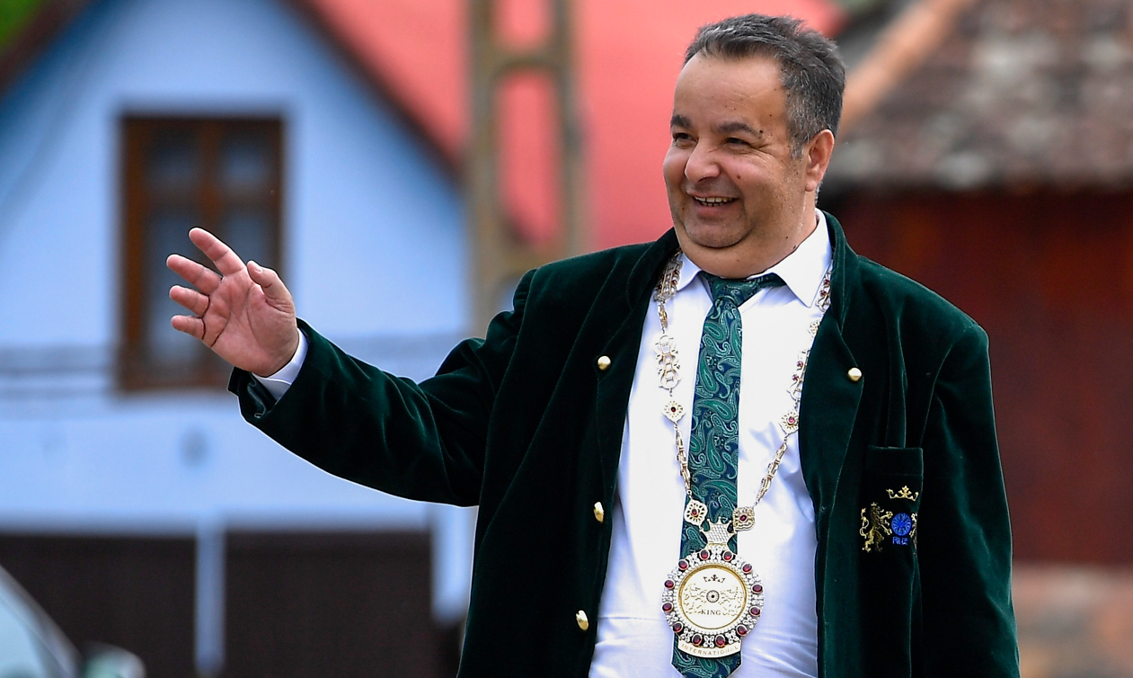 Dorin Cioabă, invitat la recepția regelui Charles. Soția vrea să-i devină vecină și va căuta să cumpere o casă în zonă