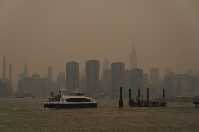 Manhattan skyline shrouded in smoke from Canada wildfires, New York, USA - 06 Jun 2023