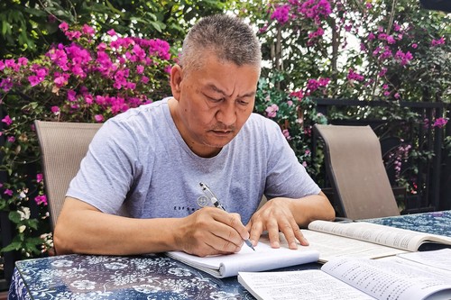 Un milionar chinez a picat examenul de Bac a 27-a oară și spune că ar fi cazul să renunțe: „Nu mai are rost”