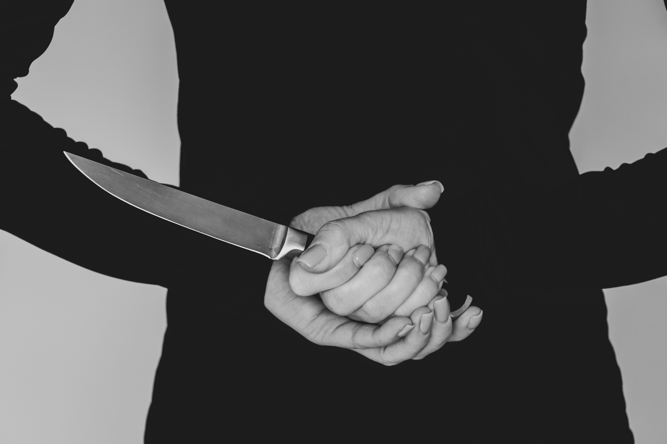 O femeie din Neamț a fost condamnată la 10 ani de închisoare pentru că și-a omorât amantul cu un cuțit de bucătărie