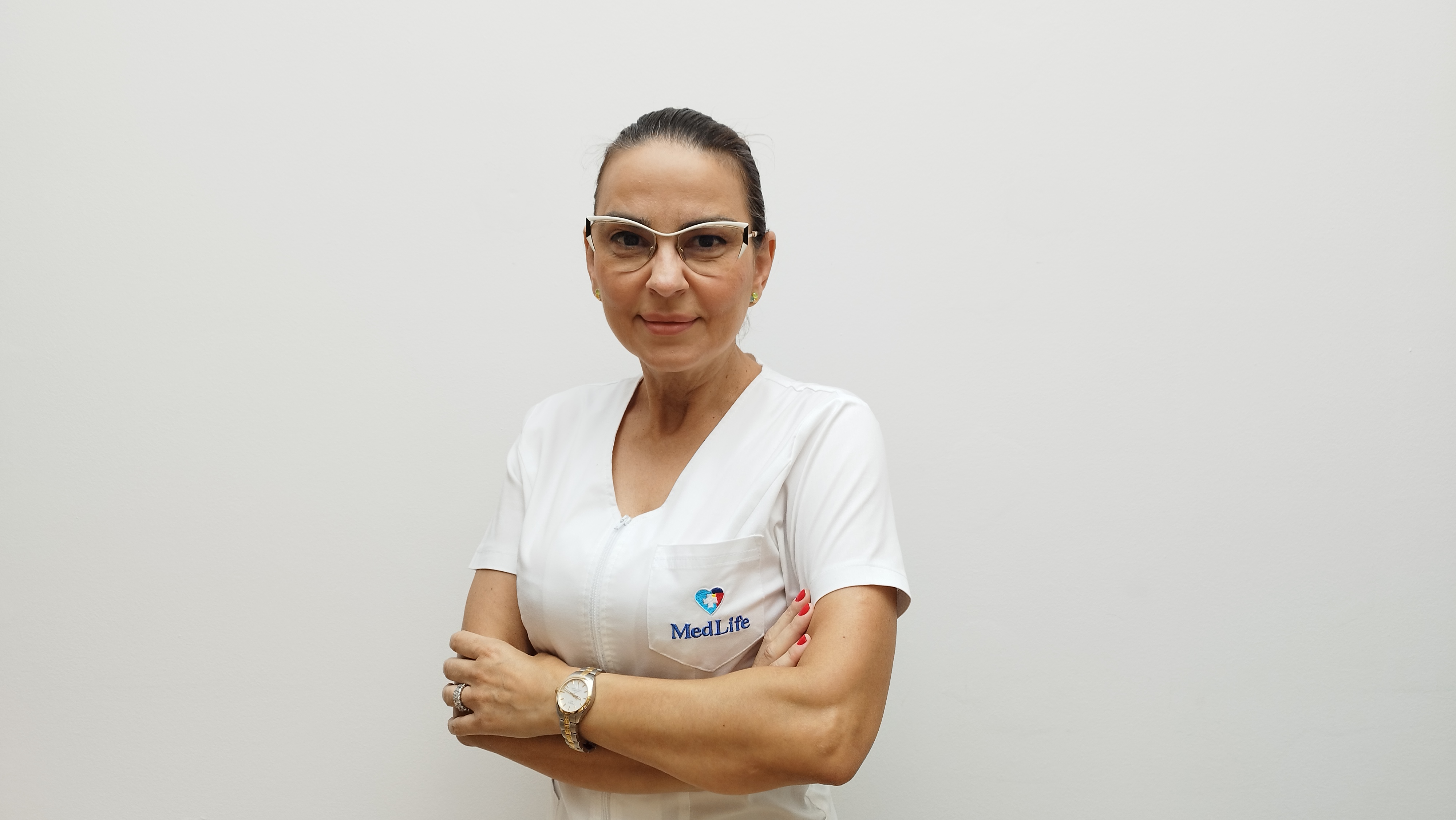 [Medici buni] Dr. Roxana Mustață, oncolog si radioterapeut la MedLife Craiova: „Încerc să le câștig viață, nu doar supraviețuire”?