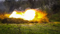 Un tanc trage un obuz în regiuna ucraineană Bahmut.