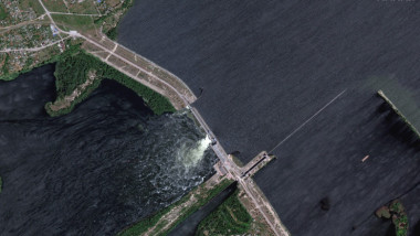 apa se scurge dupa distrigerea barajului in ucraina