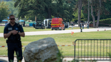 politisti in parcul francez unde au fost injunghiati mai multi copii mici