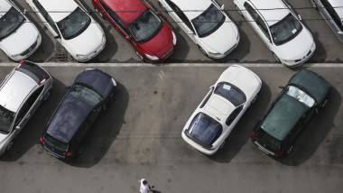 Mașini parcate în sectorul 6 din București pe 14 iulie 2020.