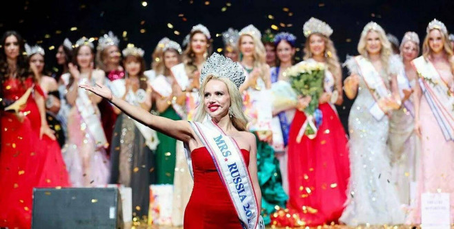 Winner of Mrs Russia 2023 pageant Natalya 'Oskar' Bezmaternykh, 34, is mocked after 'real' photo of her circulates online. Company of Natalya's husband, a construction mogul from Far East Russia Roman Bezmaternykh, 45, was one of the pageant's sponsors.