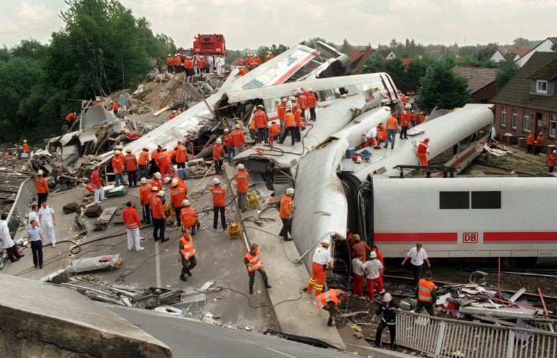 železnice - vlak - dopravní nehoda - havárie - neštěstí