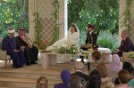Prinţul moştenitor al Iordaniei Hussein bin Abdullah al II-lea s-a căsătorit cu Rajwa Alseif, o arhitectă saudită.