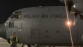 Un avion polonez care transportă arme și muniții staționează pe pista unui aeroport din Republica Moldova pe 1 iunie 2023.