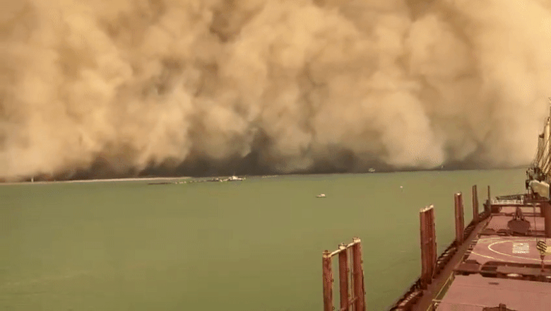 Furtună de nisip peste canalul Suez