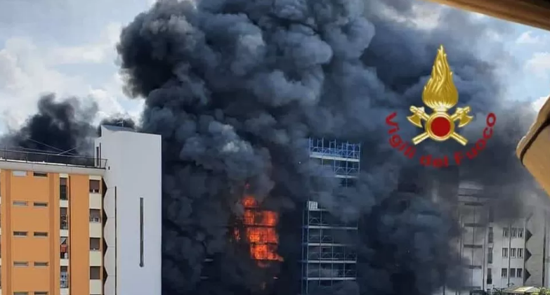 Incendiu puternic în Roma. O persoană a murit după ce o clădire de opt etaje a fost cuprinsă de flăcări