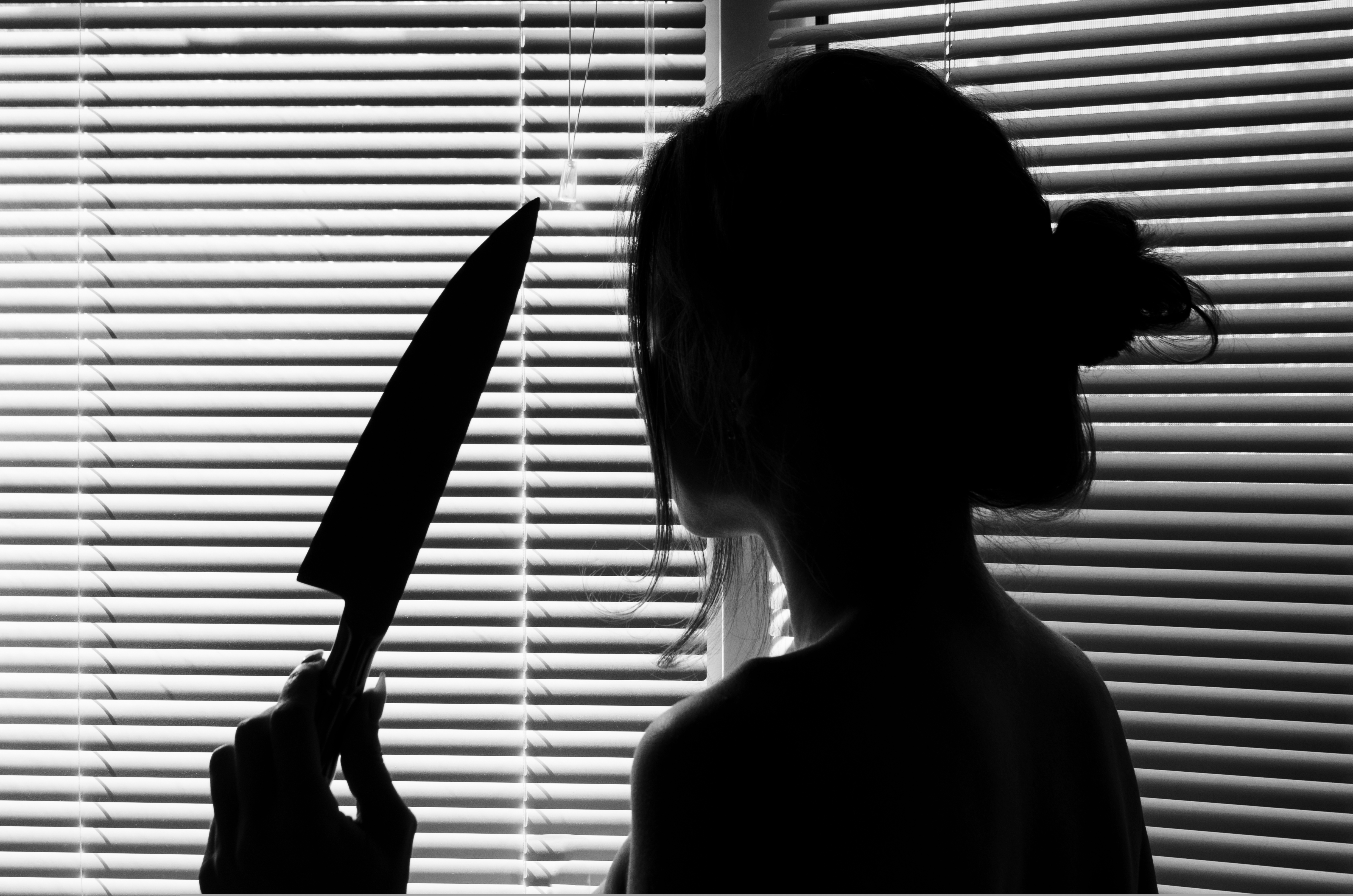 O femeie și-a înjunghiat mortal tatăl după o ceartă aprinsă. Crima a avut loc în Bihor