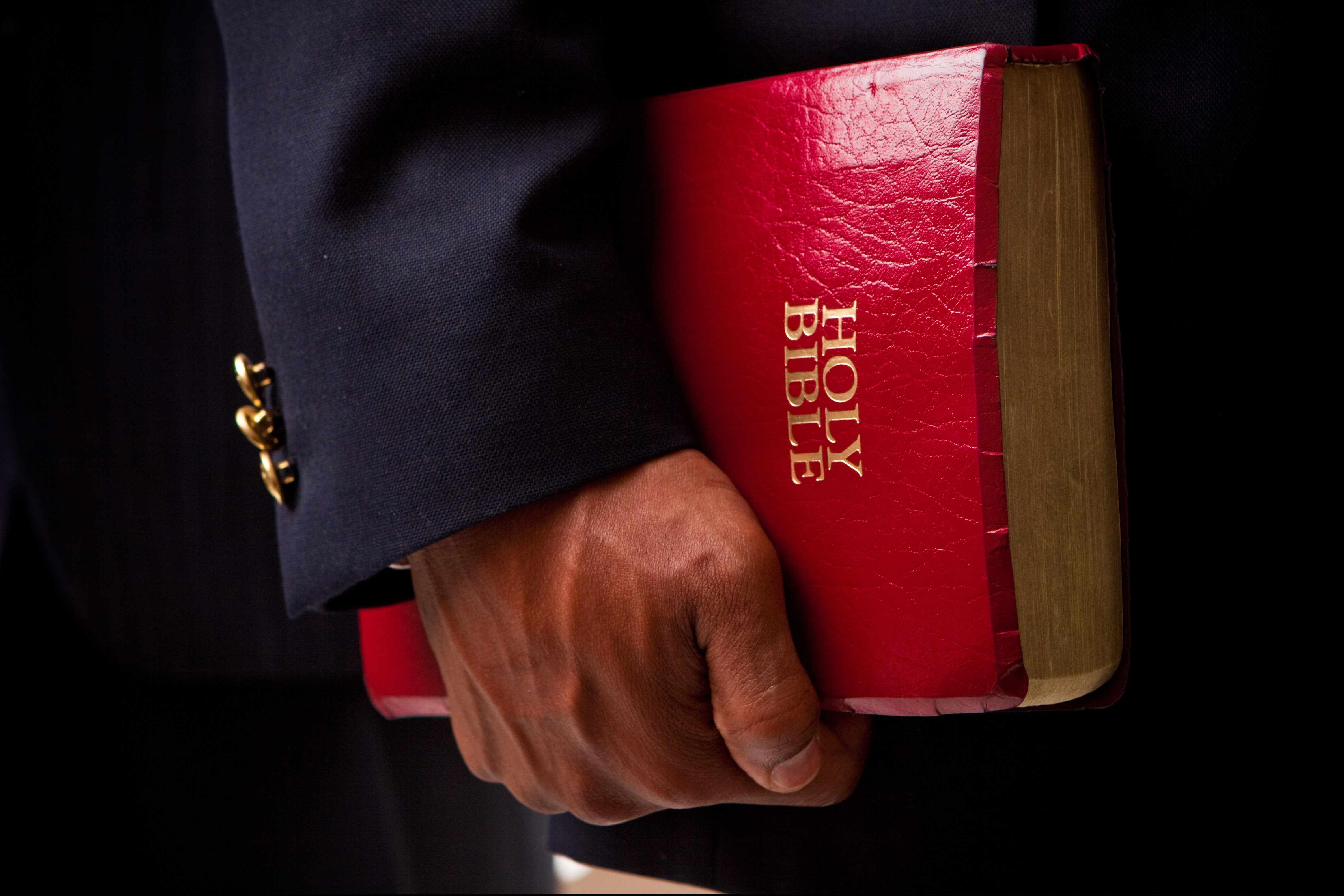 Motivul pentru care Biblia a fost retrasă din mai multe școli din SUA: „Vulgaritate şi violenţă”