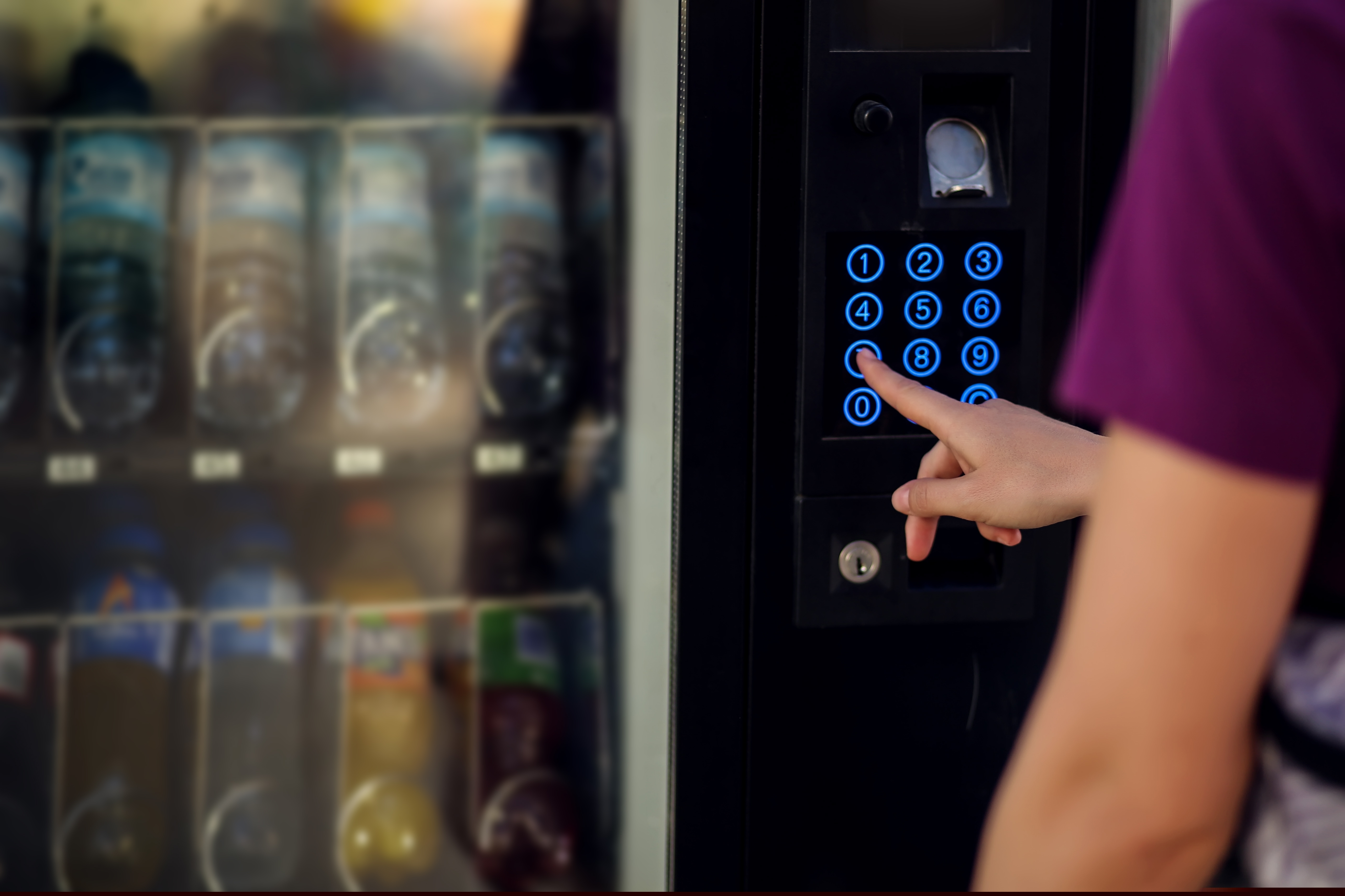 Japonia a introdus aparate care oferă automat alimente și alte articole gratuite în caz de cutremur