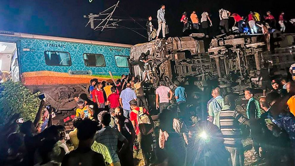 Tragedie în India. Peste 200 de morți și 900 de răniți după ce două trenuri de pasageri s-au ciocnit violent