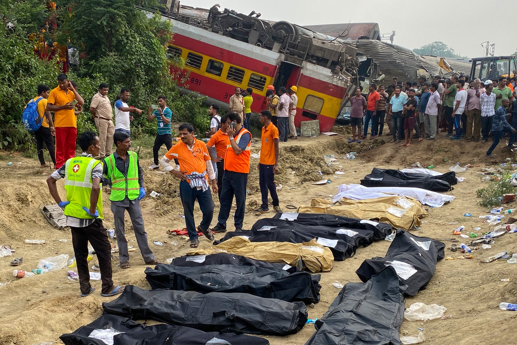 Tragedia secolului în India. Peste 260 de morți și 650 de răniți după accidentul de tren. "Unul și-a pierdut mâna, altul era mutilat"