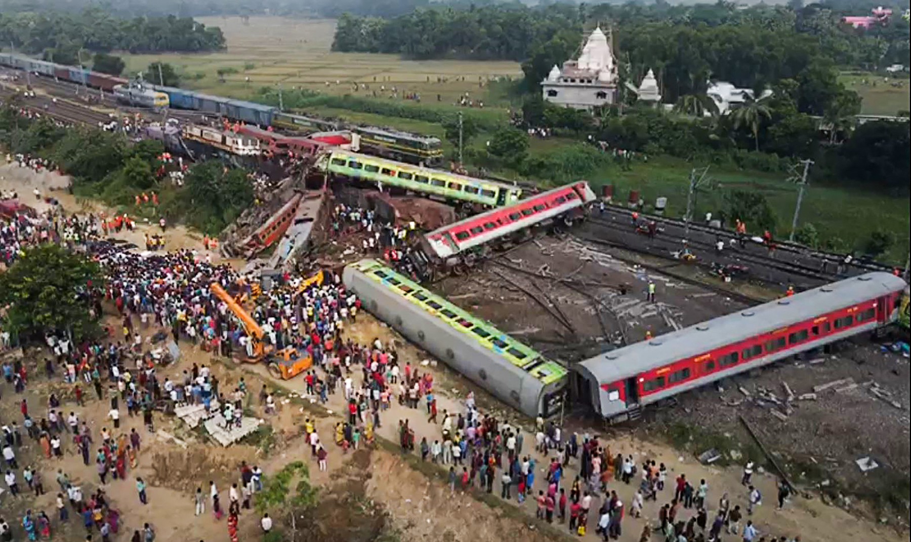 Operațiunile de salvare s-au încheiat în India, după tragedia feroviară. Premier: „Vinovații vor fi sancționați drastic”