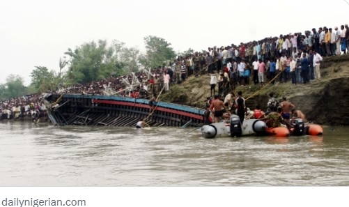 Peste 100 de oameni care veneau de la o nuntă au murit după ce barca în care erau s-a scufundat într-un râu din Nigeria