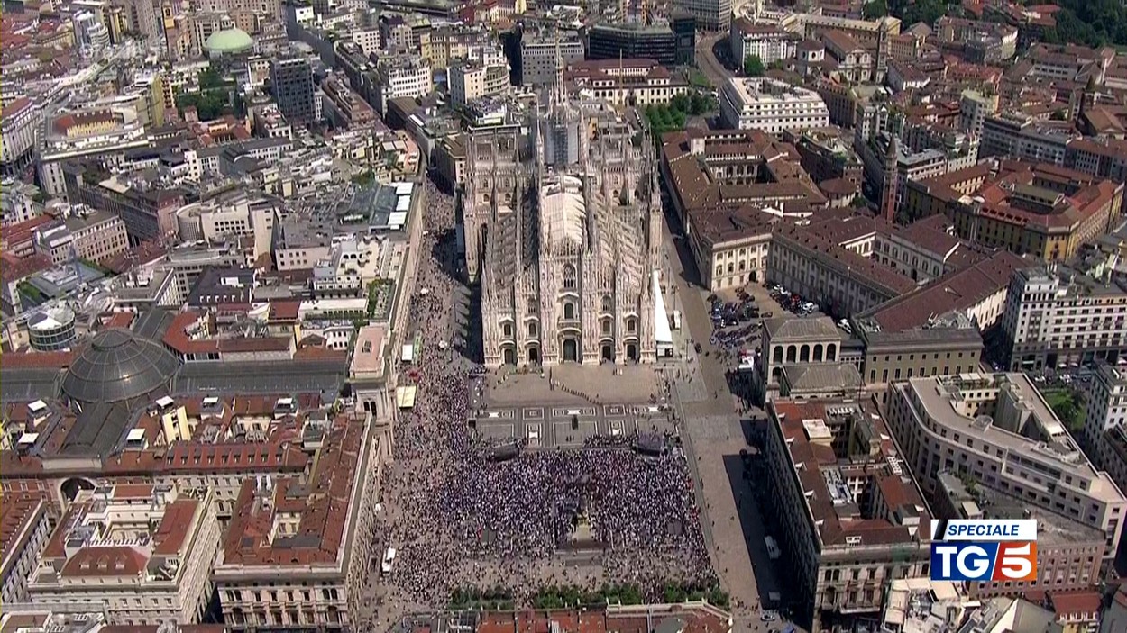 Funeraliile lui Silvio Berlusconi, între critici și coroane de flori. Unii politicieni din opoziție au refuzat să participe la slujbă