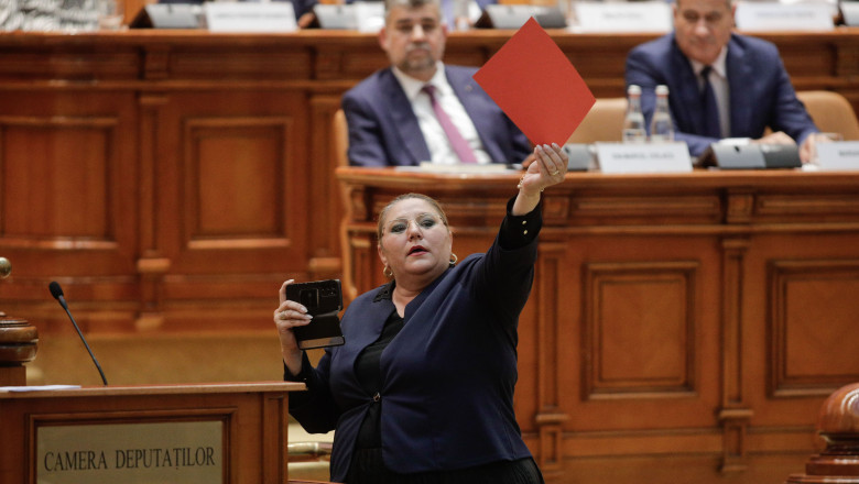 BUCURESTI - PARLAMENT - PLEN REUNIT - VOT GUVERN COALITIE - 15 I