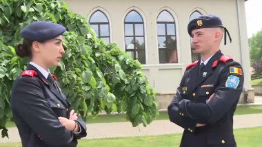 alexia ursutu si alin curca in curtea colegiului militar