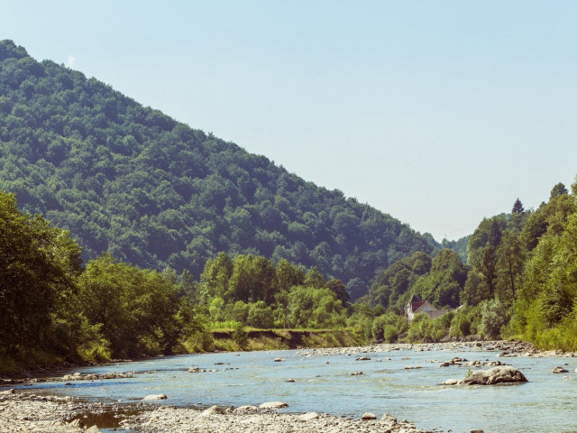 Un bambino di 14 anni lasciato con i nonni nella Repubblica di Moldavia ha attraversato a nuoto il Prut per raggiungere i suoi genitori in Italia