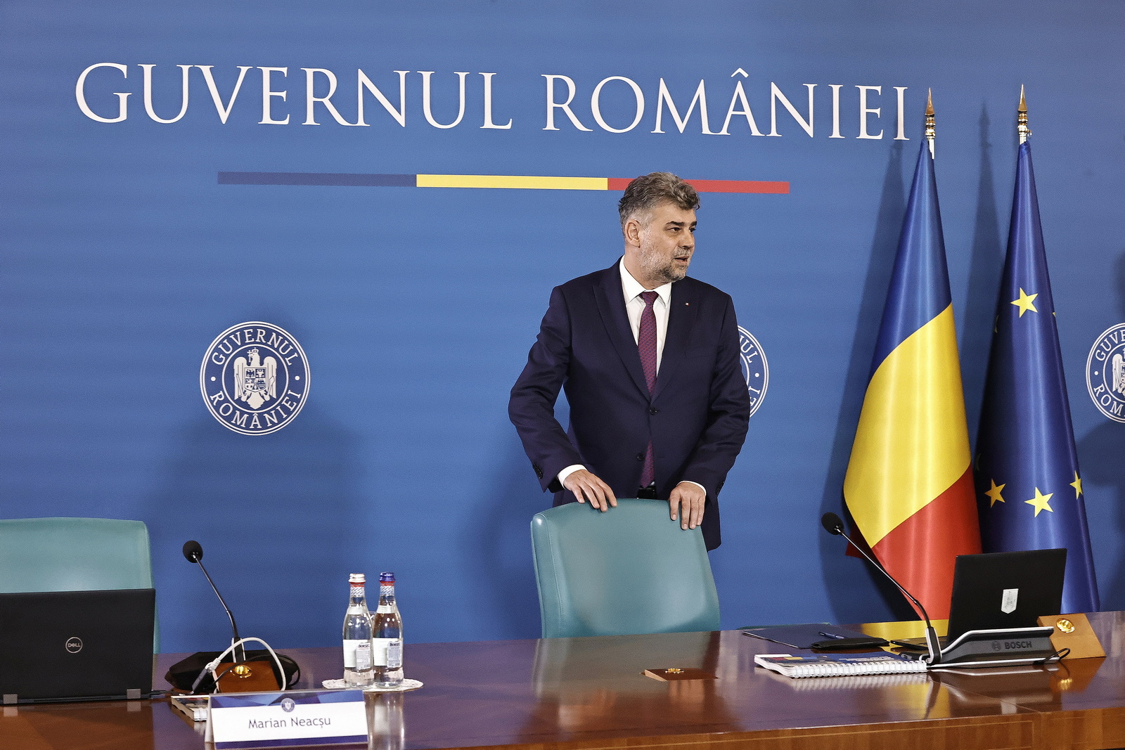 Trei nopți s-a lucrat la Palatul Victoria pentru înscăunarea lui Ciolacu