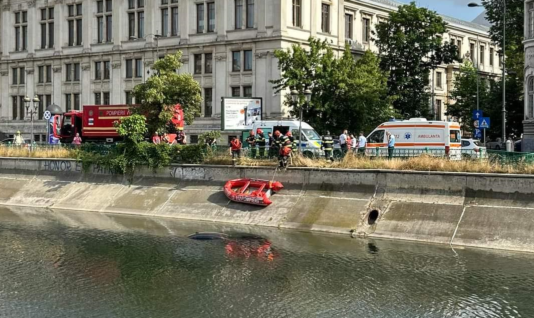 FOTO. Un șofer beat a căzut cu mașina în Dâmbovița, în fața Curții de Apel București