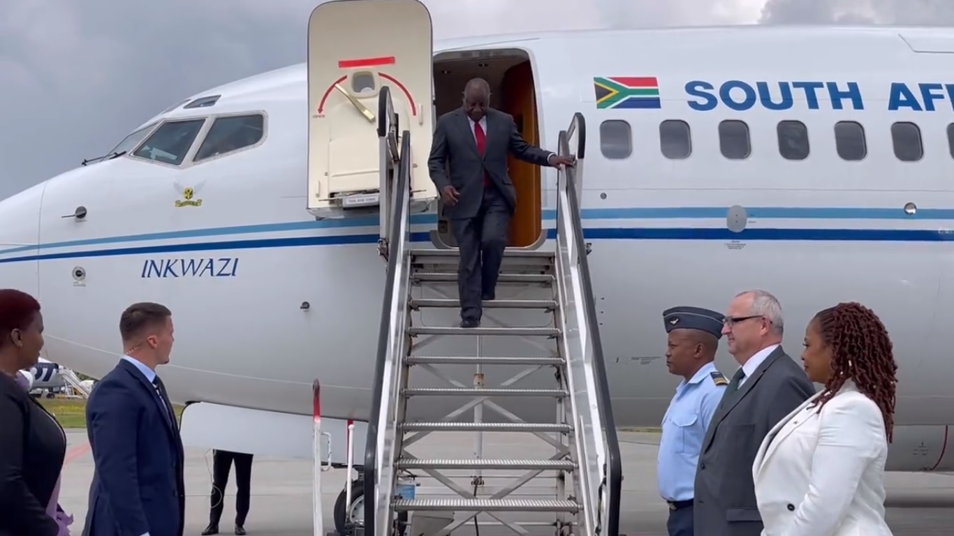 Președintele Africii de Sud, reținut peste 24 de ore în avion în Polonia, pentru că delegația sa, în drum spre Kiev, avea arme