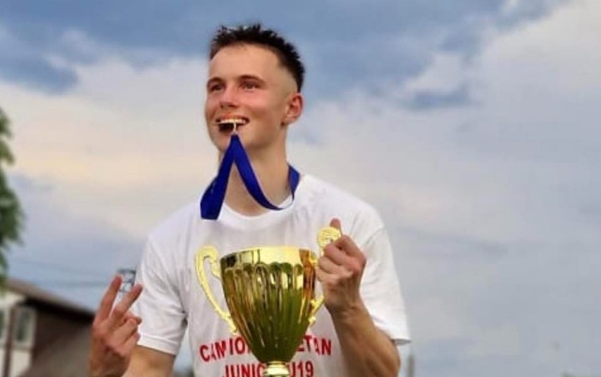 Un băiat de 17 ani a rămas fără un picior după ce a încercat să sară un gard. Familia face apel la populaţie să doneze sânge