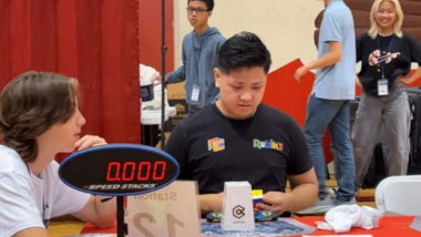 Max Park, un american de 21 de ani, a intrat în Cartea Recordurilor după ce a rezolvat un Cub Rubik 3x3x3 în doar 3,13 secunde.