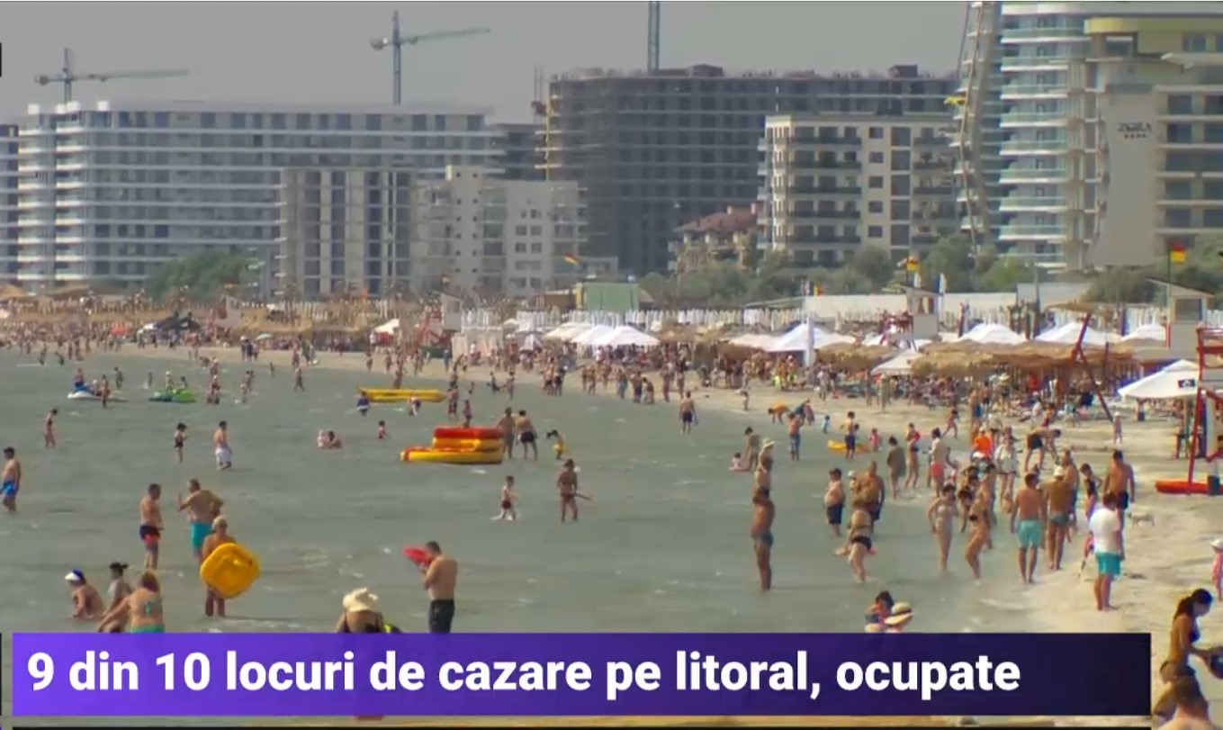 VIDEO Weekend plin de turiști pe litoral, la mijloc de iunie: „Am văzut ce e în toată țara, cu ploi, iar aici e foarte frumos”