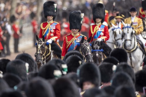 Ziua de naştere a Regelui Charles al III-lea, sărbătorită cu tradiţionala paradă militară Trooping the Colour. Imagini spectaculoase