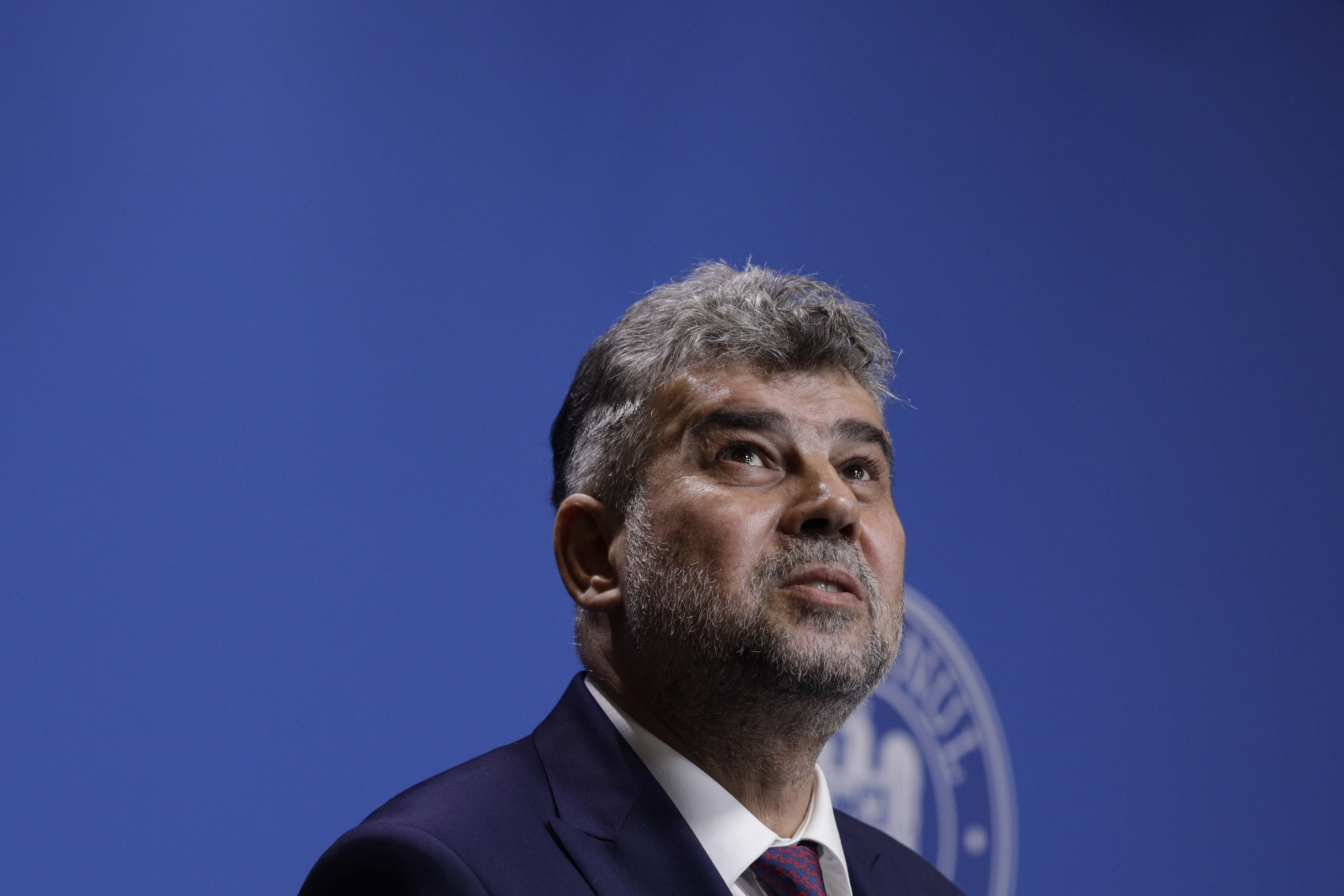 Cântarea României la PSD cu elogii la adresa tovarășului Ciolacu: Remarcabil, echilibrat, calm, curajos, capabil, competent, priceput