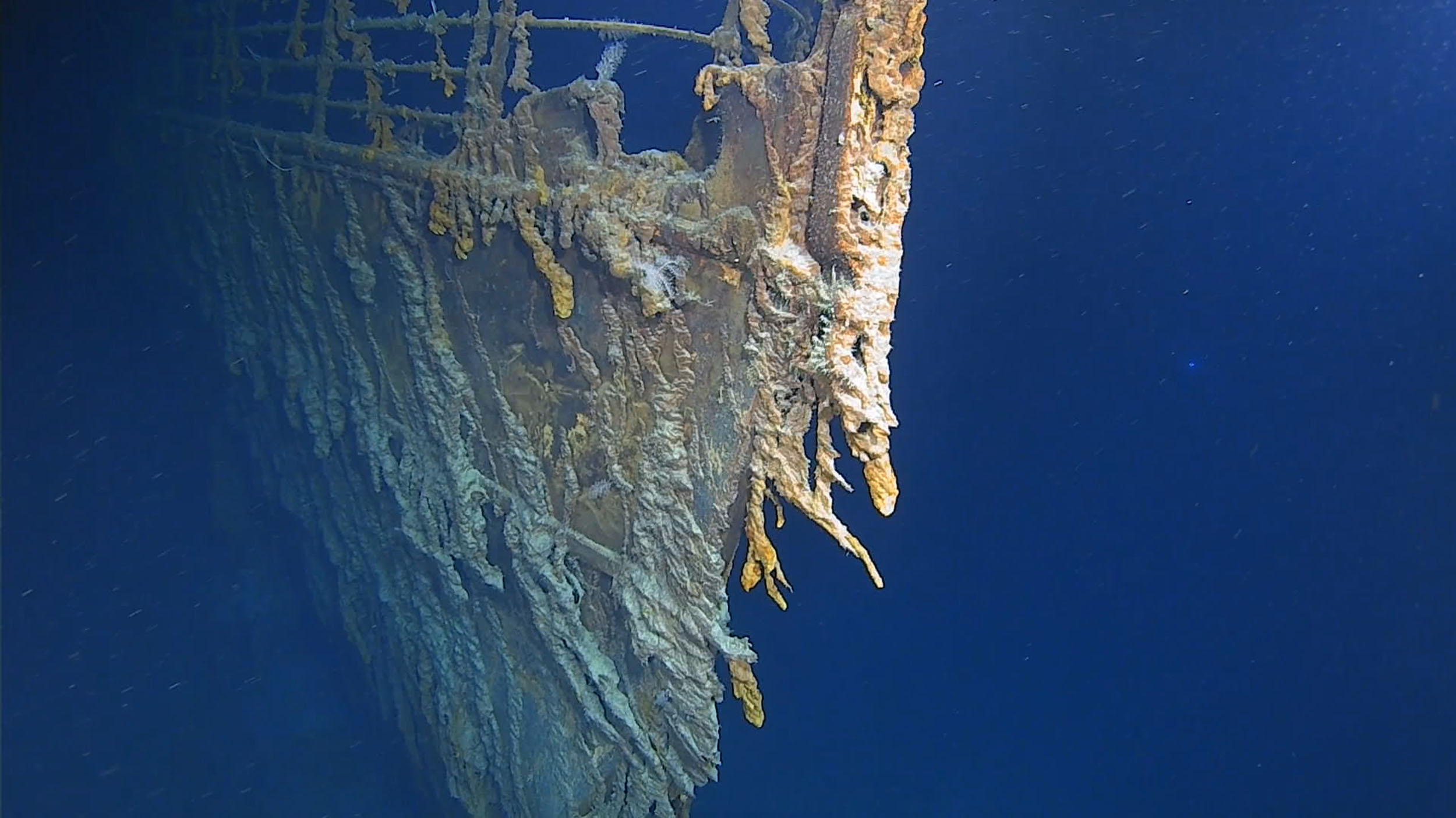 Un scufundător veteran al Titanicului, care a anulat în ultima clipă prezența pe submarinul dispărut, se alătură misiunii de salvare