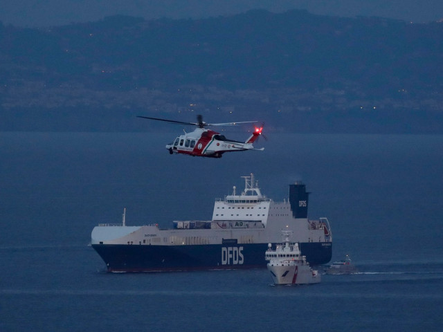 Le forze speciali italiane prendono d’assalto una nave turca dopo che l’equipaggio è stato attaccato da clandestini