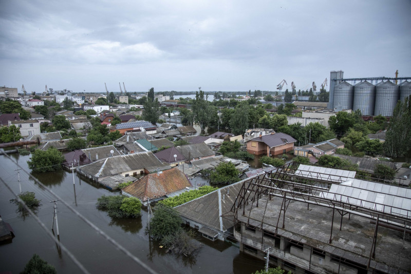 Floods after Nova Kakhovka dam explosion in Kherson