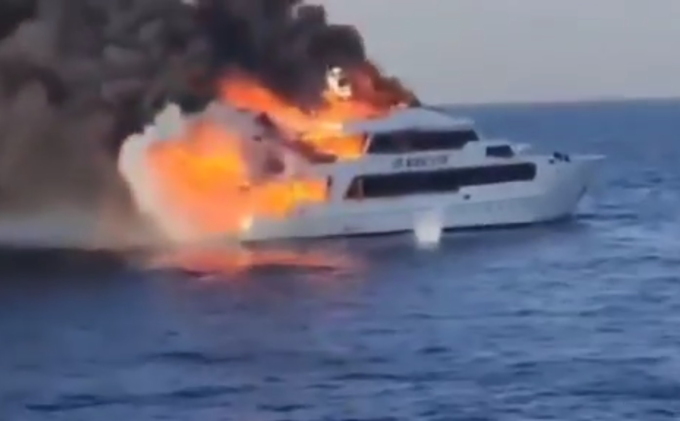 O navă de croazieră a luat foc în Marea Roșie. Trei turiști sunt dați dispăruți