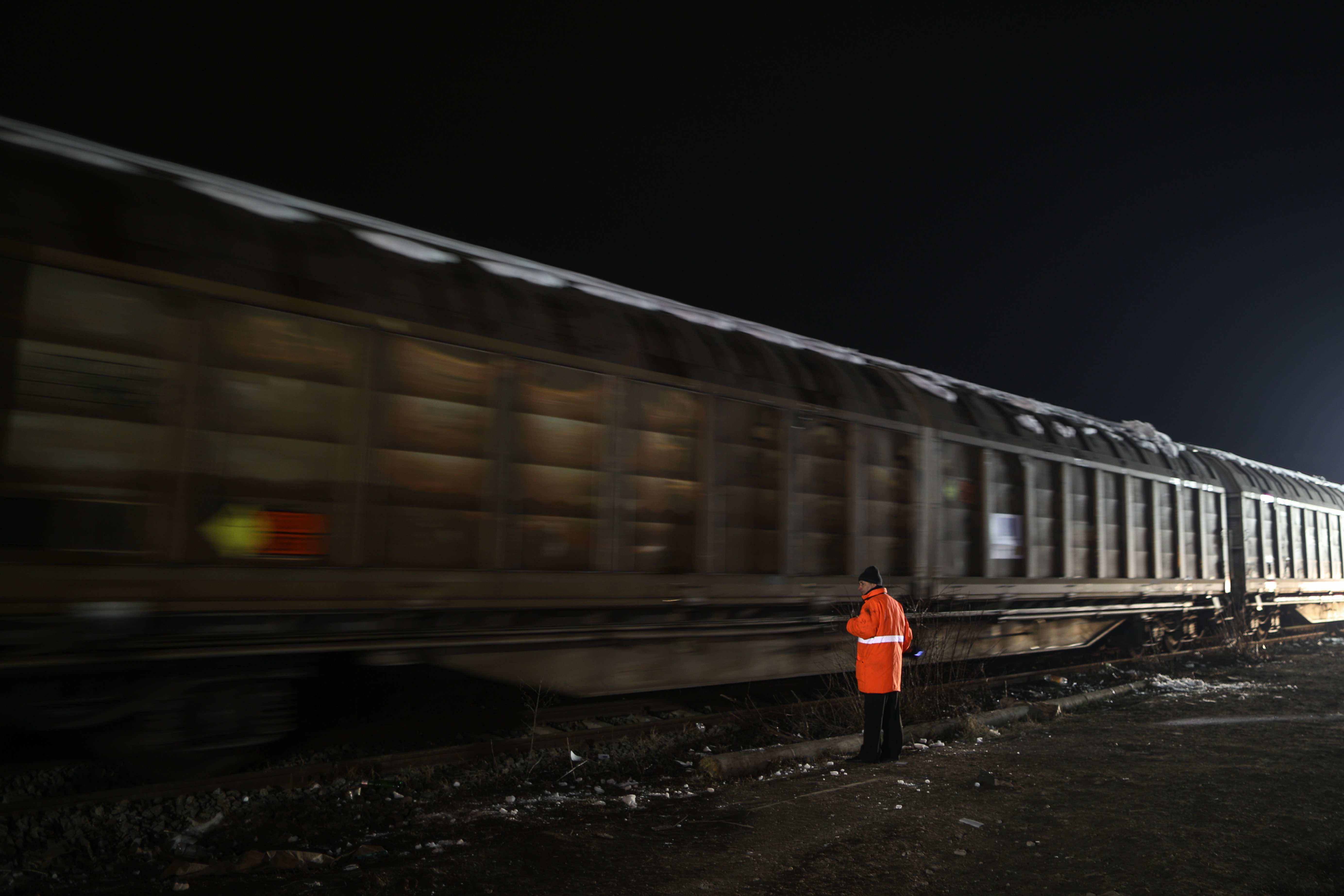 Polițiștii au început o anchetă în cazul trenurilor cu încărcătură inflamabilă, care au fost la un pas să se ciocnească la Sighişoara