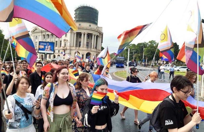 600 de participanţi la marşul Iaşi Pride, și contramanifestaţie cu tămâie și icoane. Arhiepiscopia Iașilor a recționat