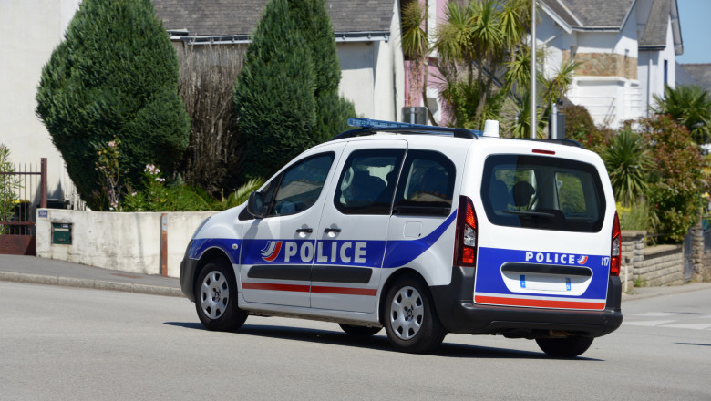 O fetiță de 11 ani a fost împușcată mortal într-o ceartă între vecini, în Franța
